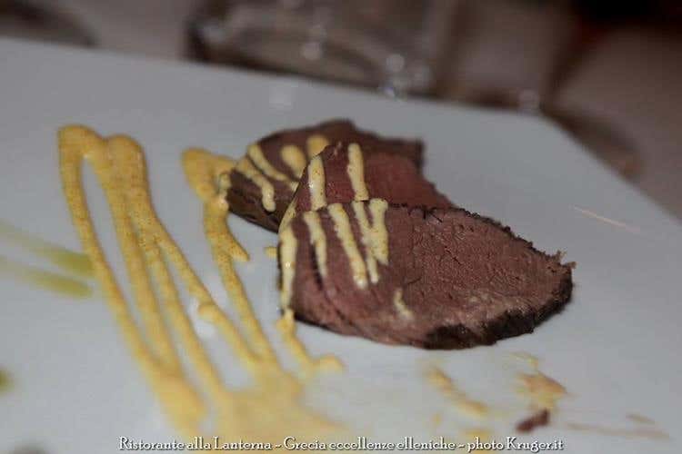 Medaglioni di filetto in salsa di bottarga - Theo Karathanasis “prima” nelle Marche 
Menu greco nella cucina di Elide Pastrani