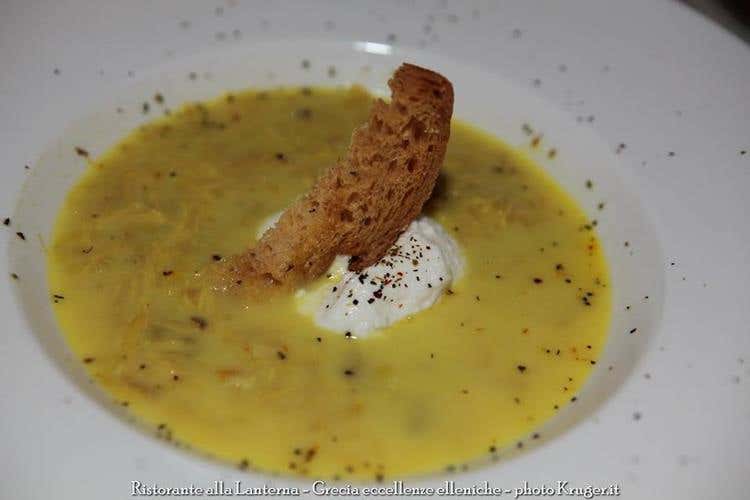 Trahana soup pollo e zafferano - Theo Karathanasis “prima” nelle Marche 
Menu greco nella cucina di Elide Pastrani