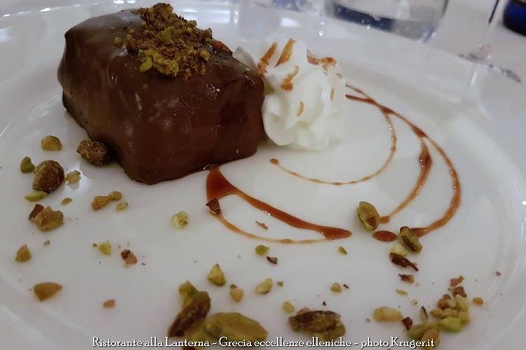 Lingotto di gelato al pistacchio - Theo Karathanasis “prima” nelle Marche 
Menu greco nella cucina di Elide Pastrani