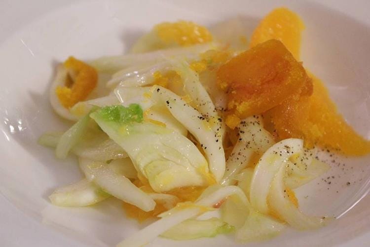 Insalata di finocchio arancio e bottarga - Theo Karathanasis “prima” nelle Marche 
Menu greco nella cucina di Elide Pastrani