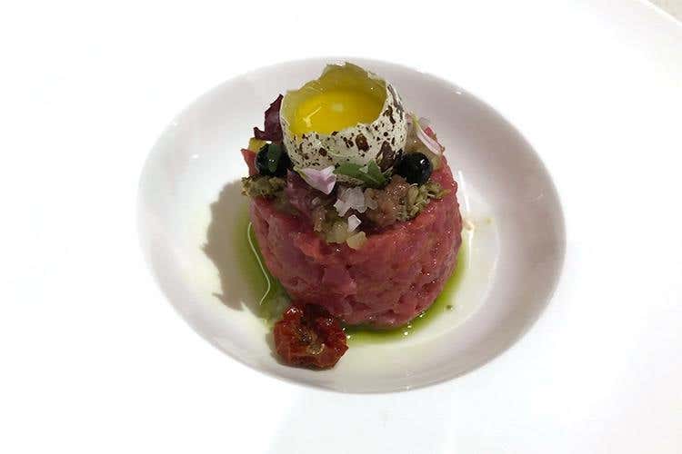 (Tina Marcelli nelle cucine del Feuerstein: 
«Obiettivi? Ristorante gourmet e stella»)