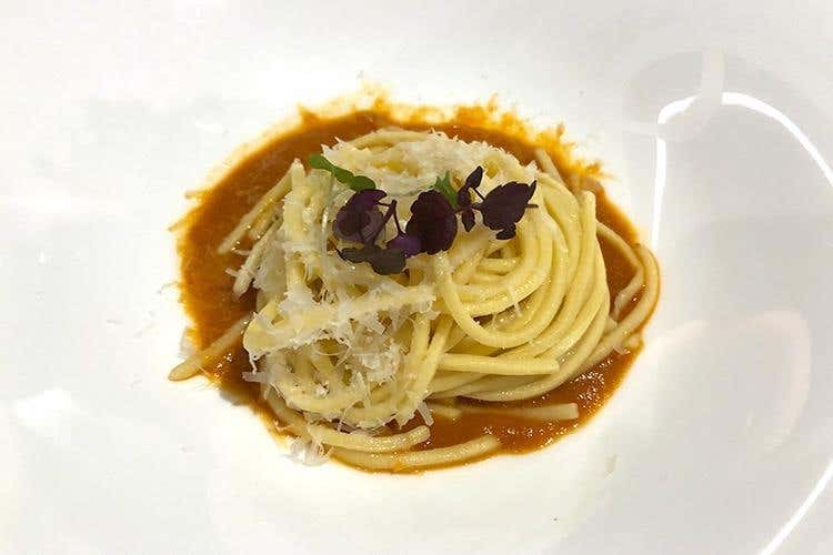 (Tina Marcelli nelle cucine del Feuerstein: 
«Obiettivi? Ristorante gourmet e stella»)