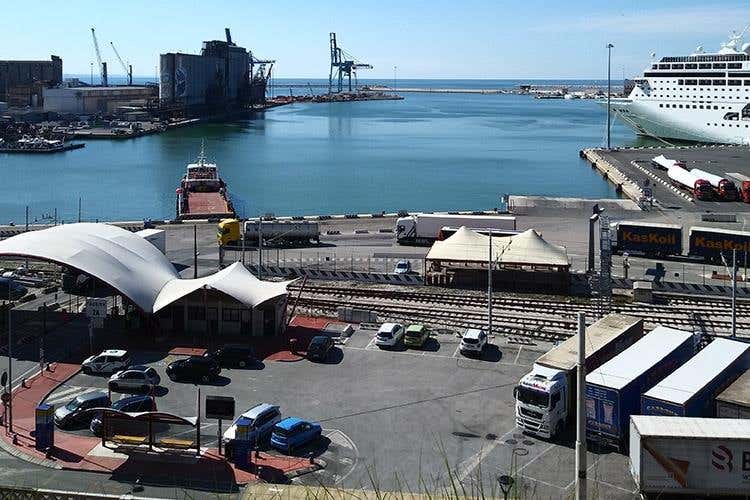 Il porto di Ancona (Tipicità in Blu, alla 5ª edizione 
si parla di mare, si parla di economia)