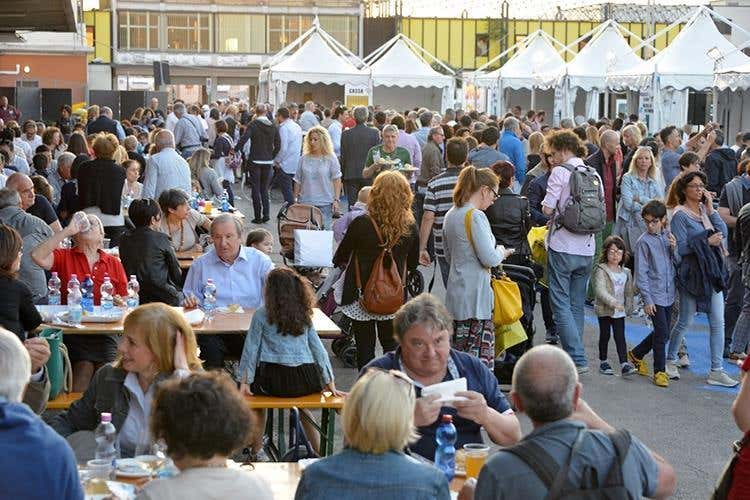 (Tipicità in blu 
Dove il mare incontra le persone)