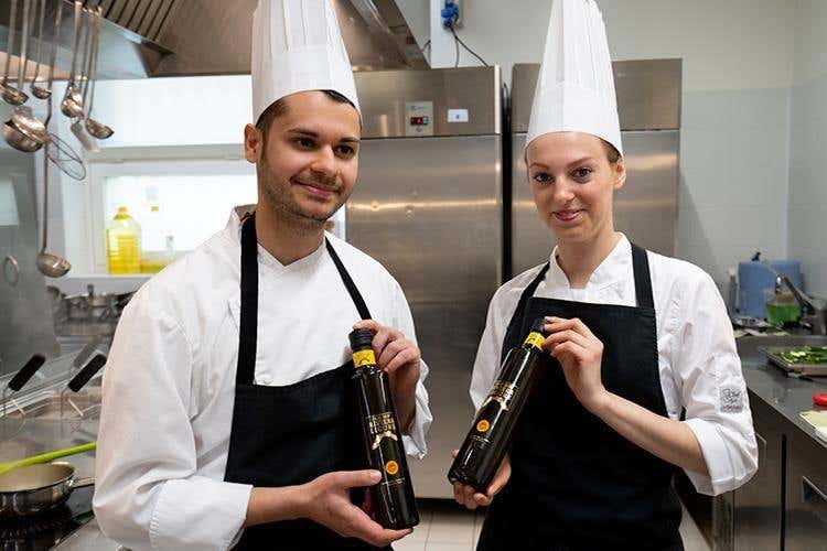 Giuseppe Lisciotto e la sous chef Chiara Favole (Torino capitale del gusto 
con l'Olio Riviera Ligure Dop)