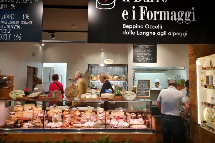 (Torino, città gastronomica 
Chef star e tour al Mercato Centrale)