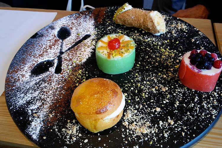 I dolci di ricotta di Carmelo Pannocchietti (Torino, città gastronomica 
Chef star e tour al Mercato Centrale)