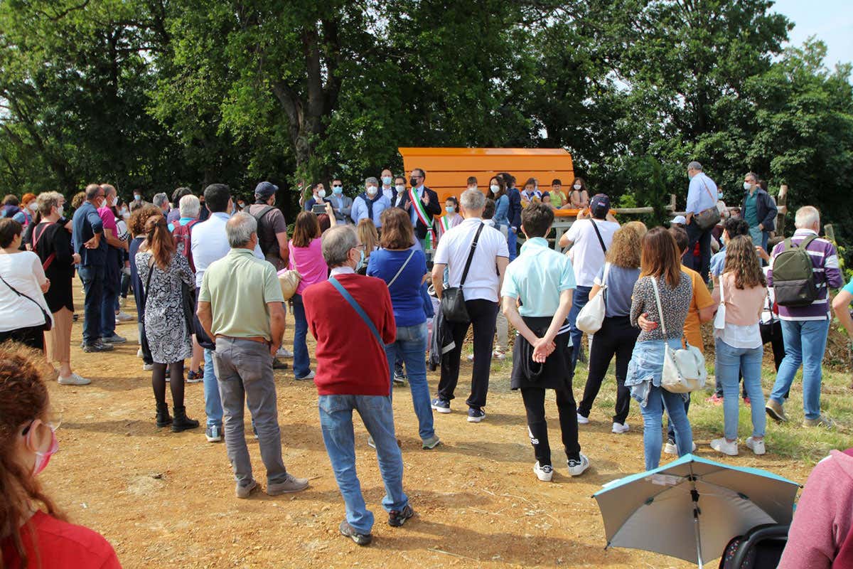 Il pubblico presente all'inaugurazione della Big Bench di Cordevilla