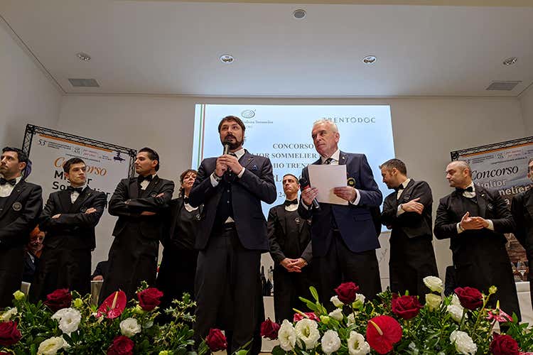 Cristiano Cini, responsabile concorsi Ais, con tutti i semifinalisti, prima della 