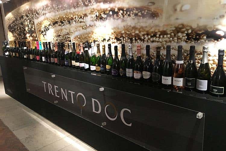 (Trent'anni di Vignaioli Trentini 
Singole realtà e un £$fil rouge$£, il territorio)