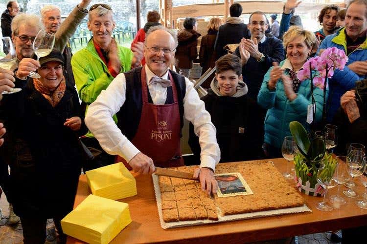 (Trentino Doc Vino Santo 
Il rito della spremitura in Cantina Pisoni)