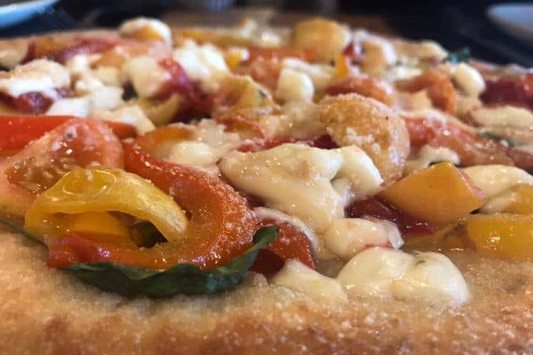 (Troncone premiato a #pizzaUnesco 
«Pizza fritta e al forno si aiutano»)