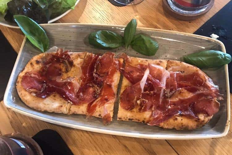 (Troncone premiato a #pizzaUnesco 
«Pizza fritta e al forno si aiutano»)