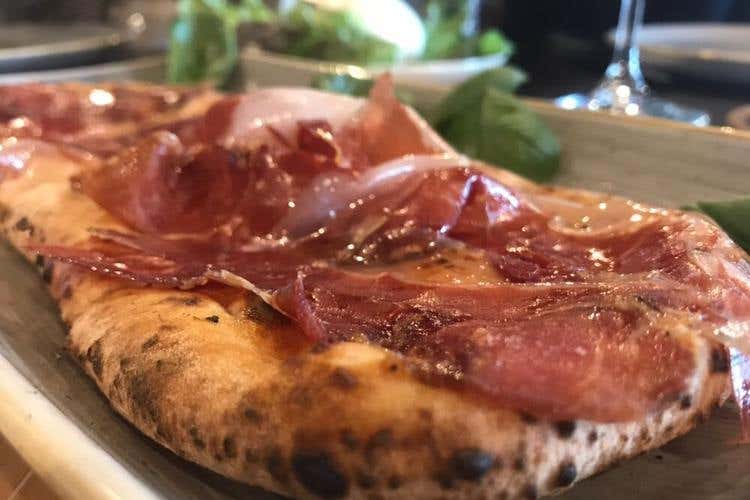 (Troncone premiato a #pizzaUnesco 
«Pizza fritta e al forno si aiutano»)