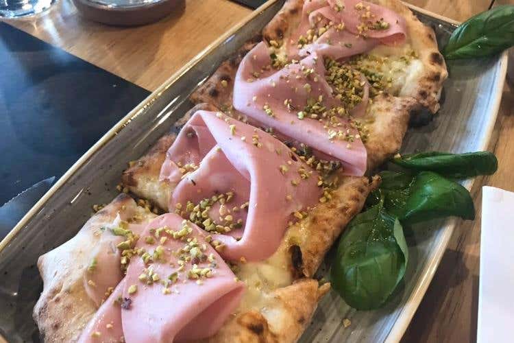 (Troncone premiato a #pizzaUnesco 
«Pizza fritta e al forno si aiutano»)