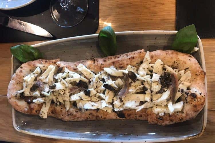 (Troncone premiato a #pizzaUnesco 
«Pizza fritta e al forno si aiutano»)