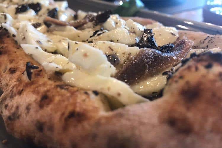 (Troncone premiato a #pizzaUnesco 
«Pizza fritta e al forno si aiutano»)