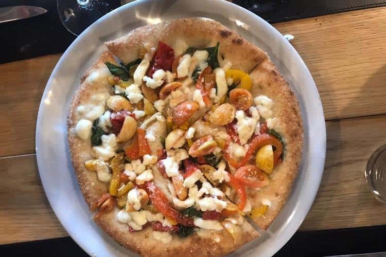 (Troncone premiato a #pizzaUnesco 
«Pizza fritta e al forno si aiutano»)