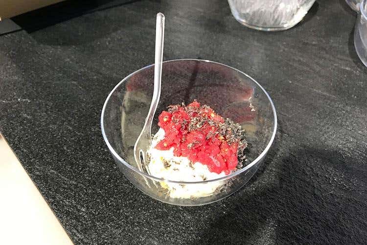Battuta di Fassona piemontese con spuma di burrata, arancia candita e polvere di Lingotto di caviale Calvisius