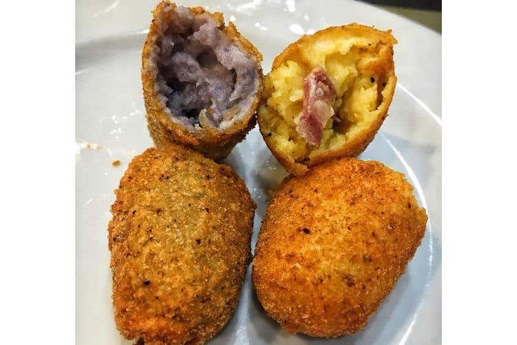 (Un altro napoletano emigra a Caserta 
Enzo Bastelli apre la pizzeria Prima Classe)