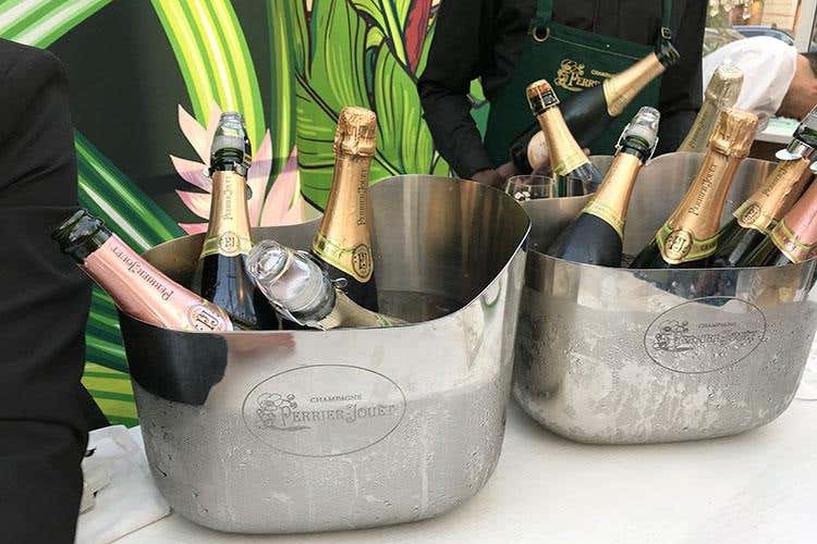 (Un giardino di anemoni... digitali 
Champagne Perrier-Jouët brinda a Milano)