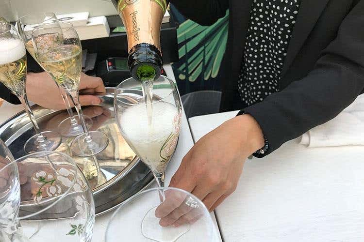 (Un giardino di anemoni... digitali 
Champagne Perrier-Jouët brinda a Milano)