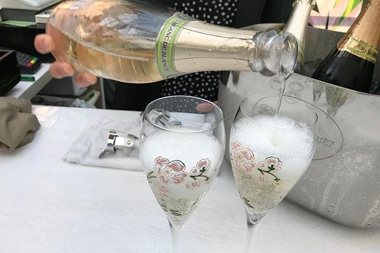 (Un giardino di anemoni... digitali 
Champagne Perrier-Jouët brinda a Milano)
