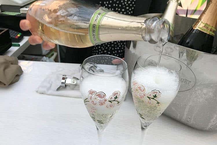 (Un giardino di anemoni... digitali 
Champagne Perrier-Jouët brinda a Milano)