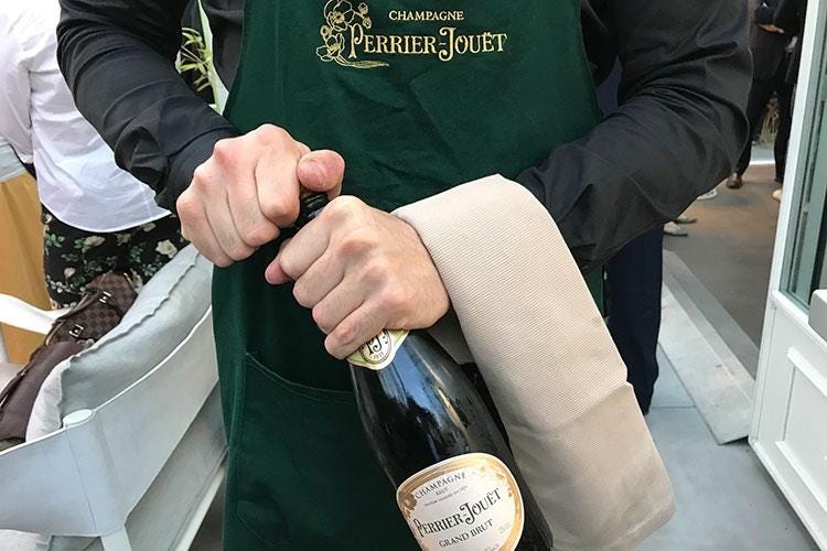 (Un giardino di anemoni... digitali 
Champagne Perrier-Jouët brinda a Milano)