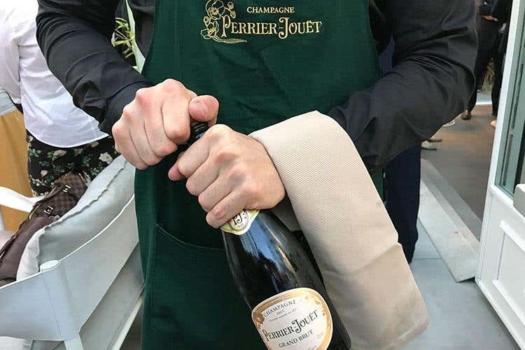 (Un giardino di anemoni... digitali 
Champagne Perrier-Jouët brinda a Milano)