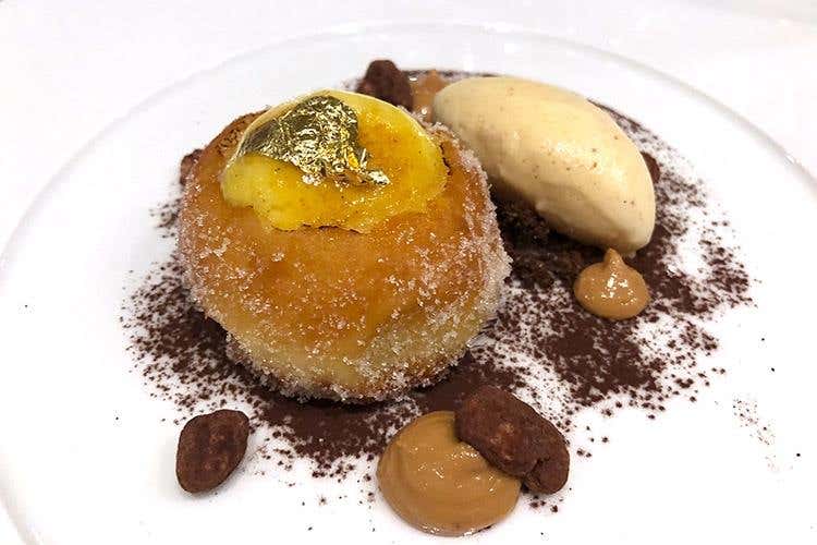 Bomboloni, crema catalana, noccioline e gelato all'amaretto - Francesco Mazzi (Una serata “Armani style” 
Ponte gourmet fra Tokyo e Milano)