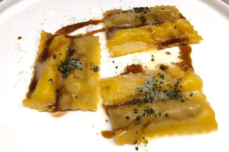 Ravioli doppi farciti con ossobuco e risotto allo zafferano - Francesco Mazzi (Una serata “Armani style” 
Ponte gourmet fra Tokyo e Milano)