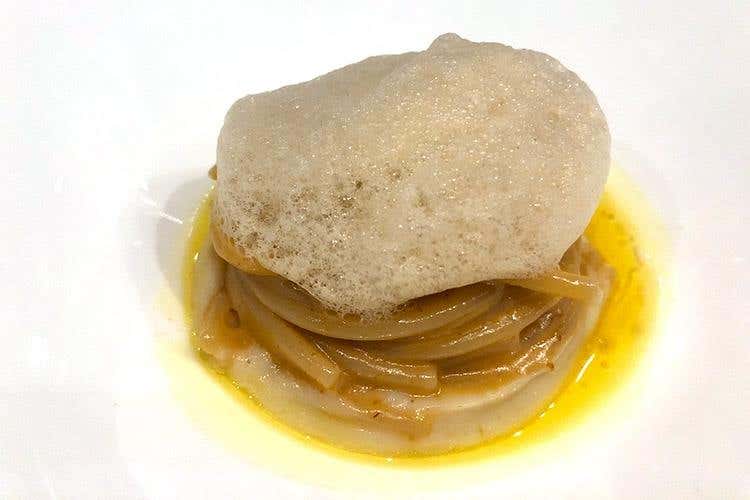 Spaghettone ai ricci di mare, cavolfiore e olio al curry di Madras - Francesco Mascheroni (Una serata “Armani style” 
Ponte gourmet fra Tokyo e Milano)