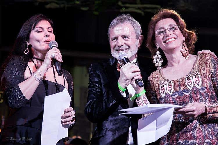 Una serata di riconoscimenti a Firenze 
I Personaggi dell'anno 2016 sul palco (foto: Emily Bizzo)