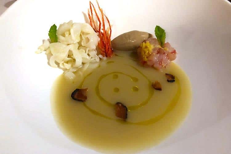 Calamari e gamberi con emulsione di patate alla brace e gelato di impepata di cozze (Valeria Piccini, 40 anni da Caino 
La cucina toscana, quella autentica)