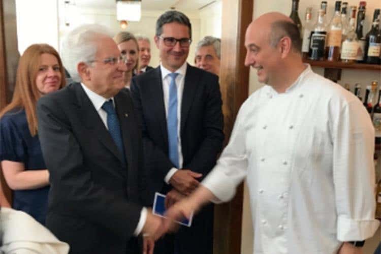 Sergio Mattarella e Andrea Fenoglio - Vertice tra capi di Stato al Ristorante Sissi 
In tavola i vini Terlano e Andriano