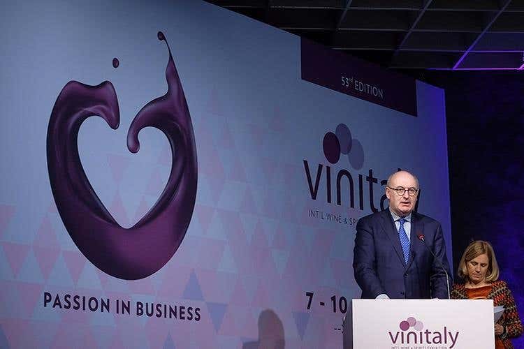 Phil Hogan (Via al 53° Vinitaly 
Già assegnati due Premi)
