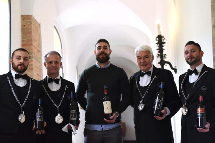 (Vigne e ospitalità toscane
Gli 80 anni di Badia di Morrona)