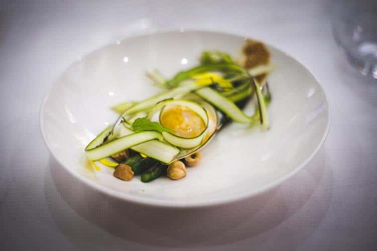 L'asparago e l'uovo su nocciola di Giffoni (Villa Maiella 
Famiglia, territorio ed evoluzione)