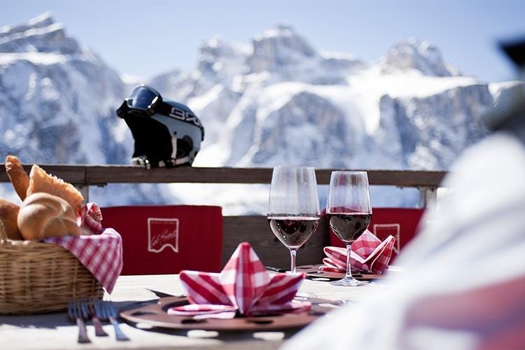 Vini e gastronomia ad alta quota 
Gourmet Skisafari in scena sulle Dolomiti