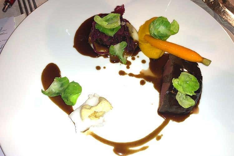 Duetto di cervo con purea di sedano, insalata di cappuccio rosso, confit di carote e polenta bianca (Wine Cup Alta Badia, 3ª edizione 
Vini abbinati agli sport invernali)