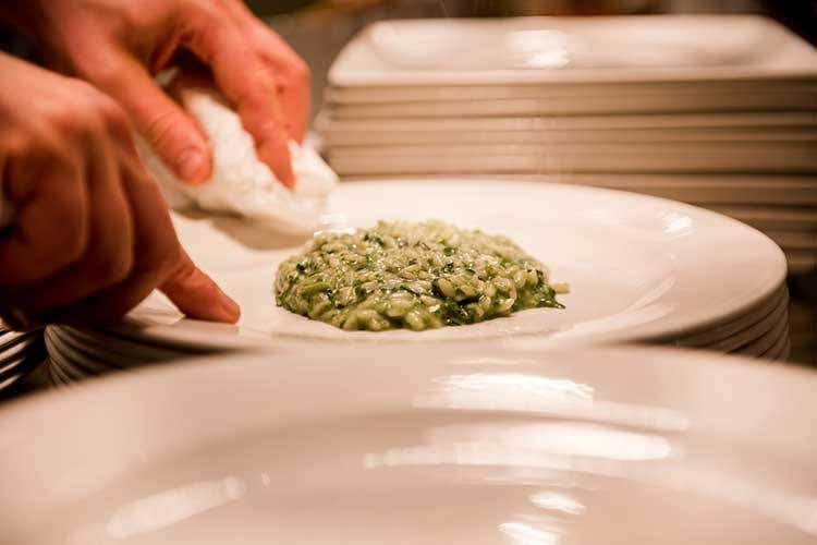 (Yard Restaurant a Verona 
Un giro nelle cucine di tutto il mondo)