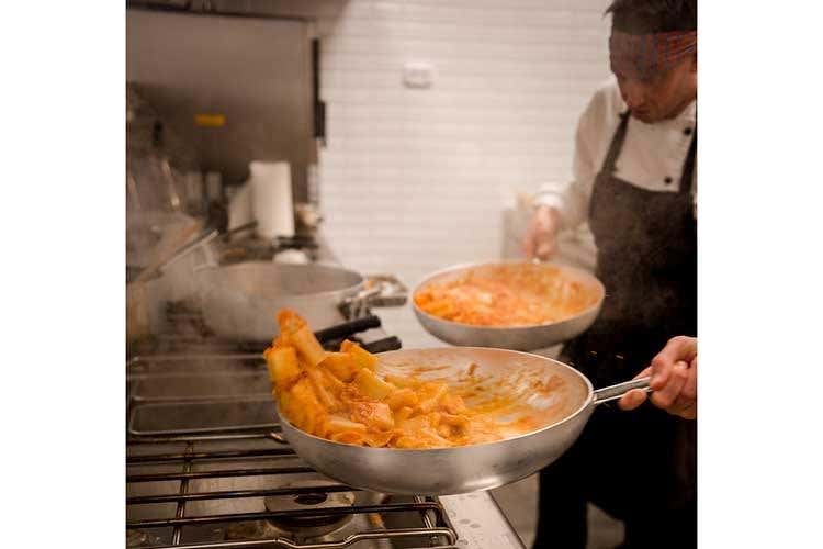 (Yard Restaurant a Verona 
Un giro nelle cucine di tutto il mondo)